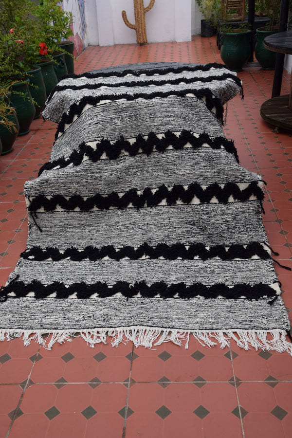 Zanafi Rug in Grey with unique Black accents
