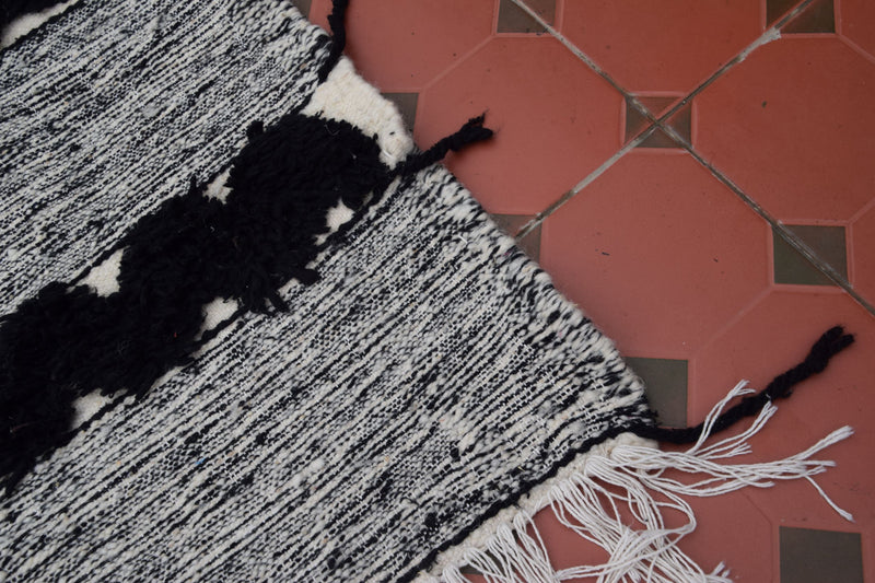 Zanafi Rug in Grey with unique Black accents