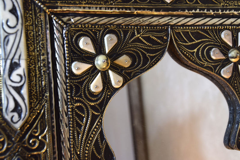 Engraved open mirror in Brass and Bone with indigo embellishments