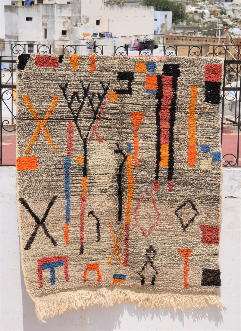 Beni Ouarin rug with an outstanding colorful design