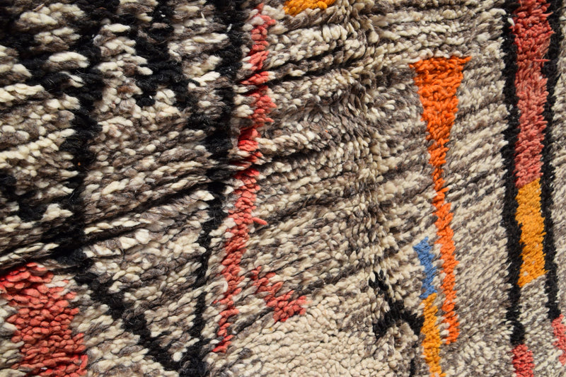 Beni Ouarin rug with an outstanding colorful design